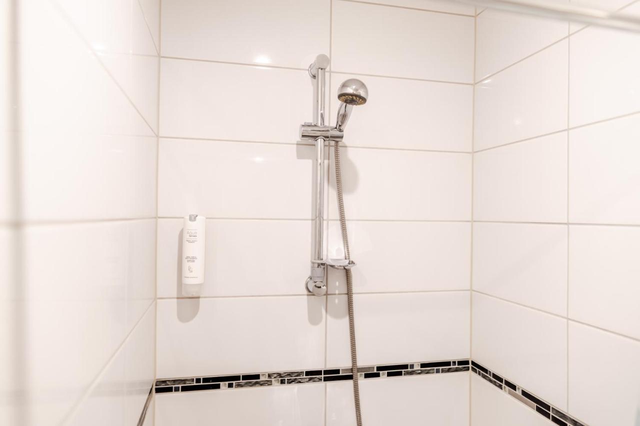 Contact Free Apartments With Free Parking Tallinn Exterior photo