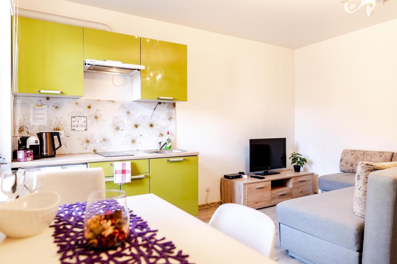 Contact Free Apartments With Free Parking Tallinn Exterior photo