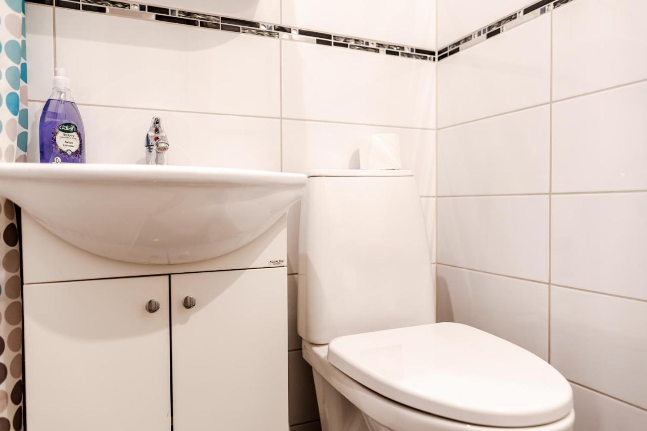 Contact Free Apartments With Free Parking Tallinn Exterior photo