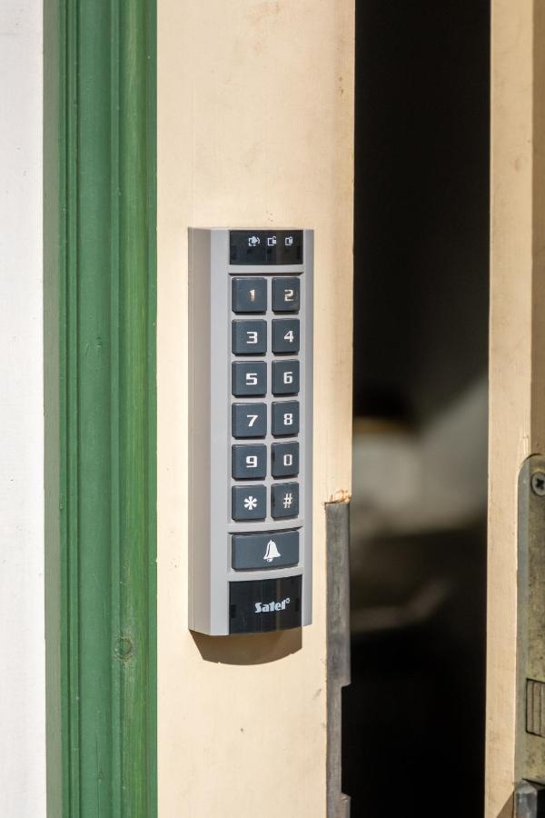 Contact Free Apartments With Free Parking Tallinn Exterior photo