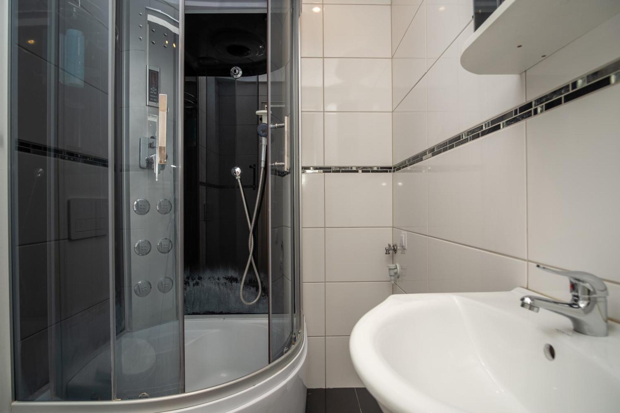 Contact Free Apartments With Free Parking Tallinn Exterior photo